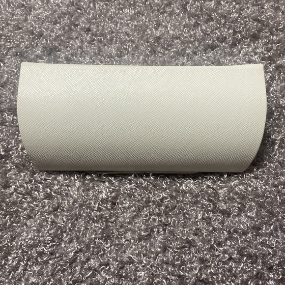 Micheal Kors Sunglass Case - Picture 4 of 7